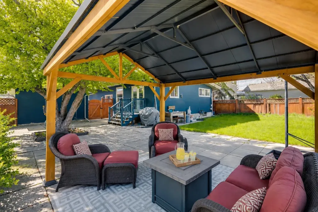 6316 Crowchild Trail SW Calgary AB T3E 5R5