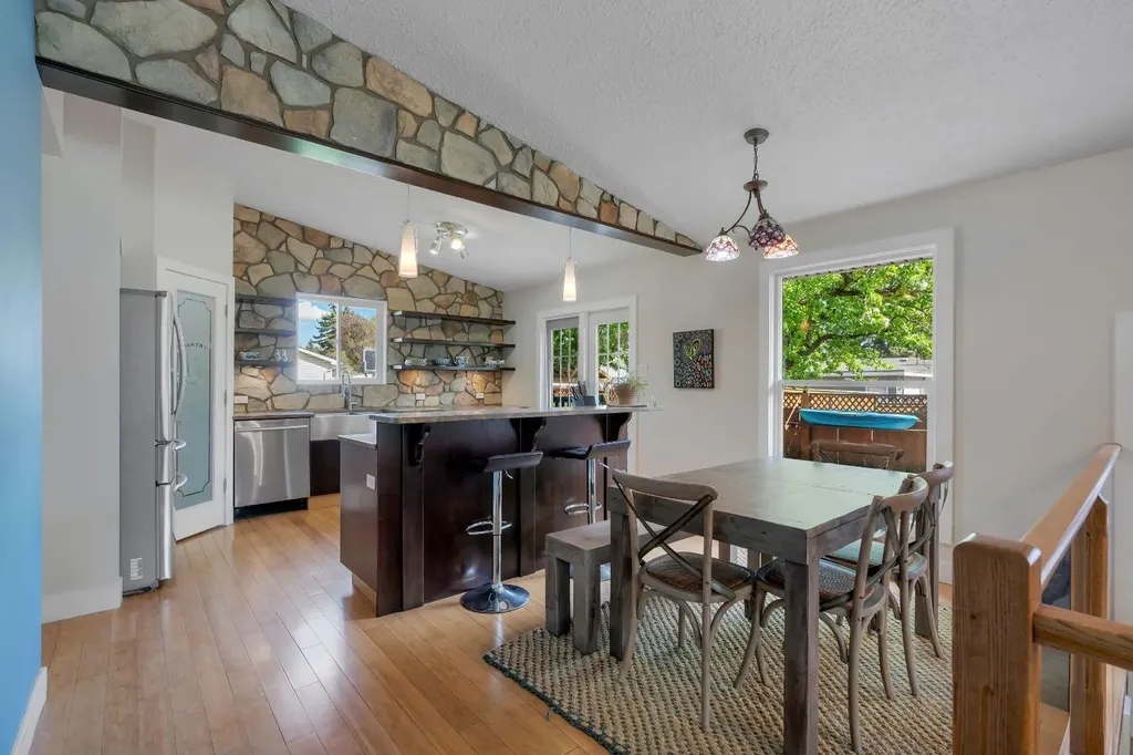 6316 Crowchild Trail SW Calgary AB T3E 5R5