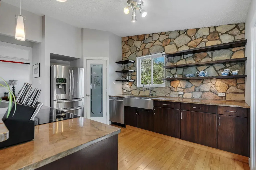 6316 Crowchild Trail SW Calgary AB T3E 5R5