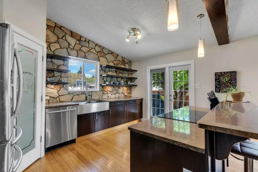 6316 Crowchild Trail SW Calgary AB T3E 5R5