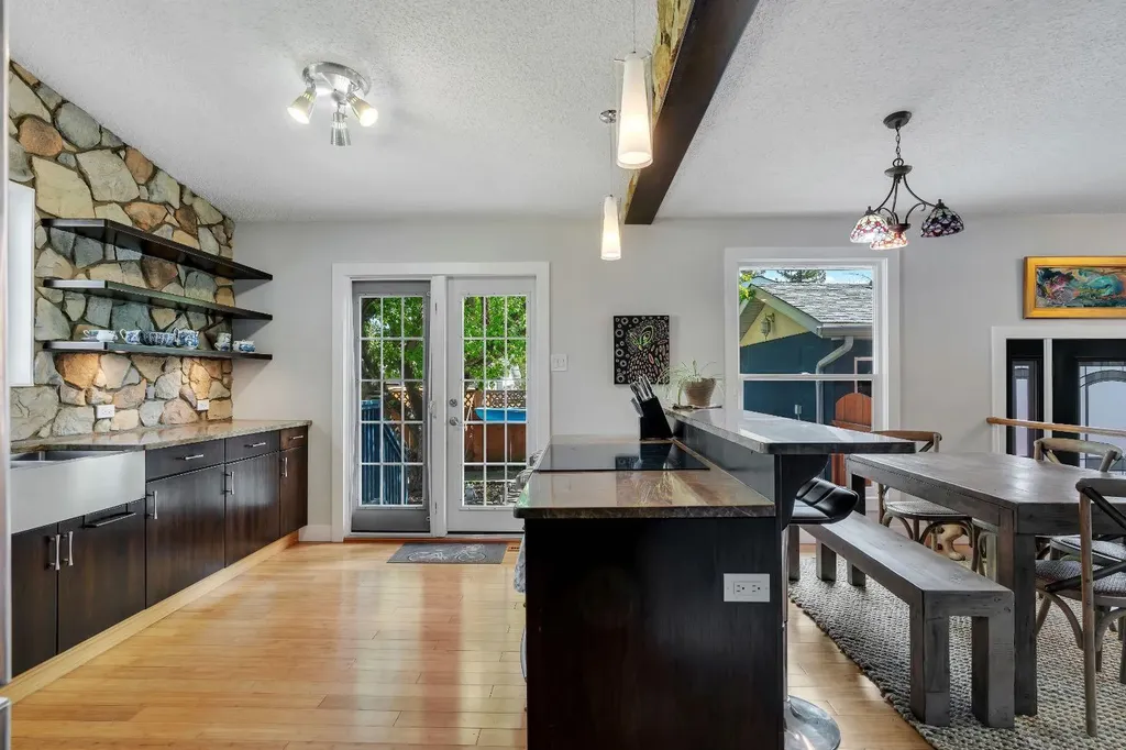 6316 Crowchild Trail SW Calgary AB T3E 5R5