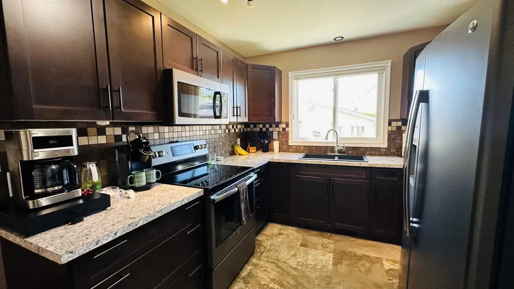 411 8 Street E Drumheller AB T0J 0Y5