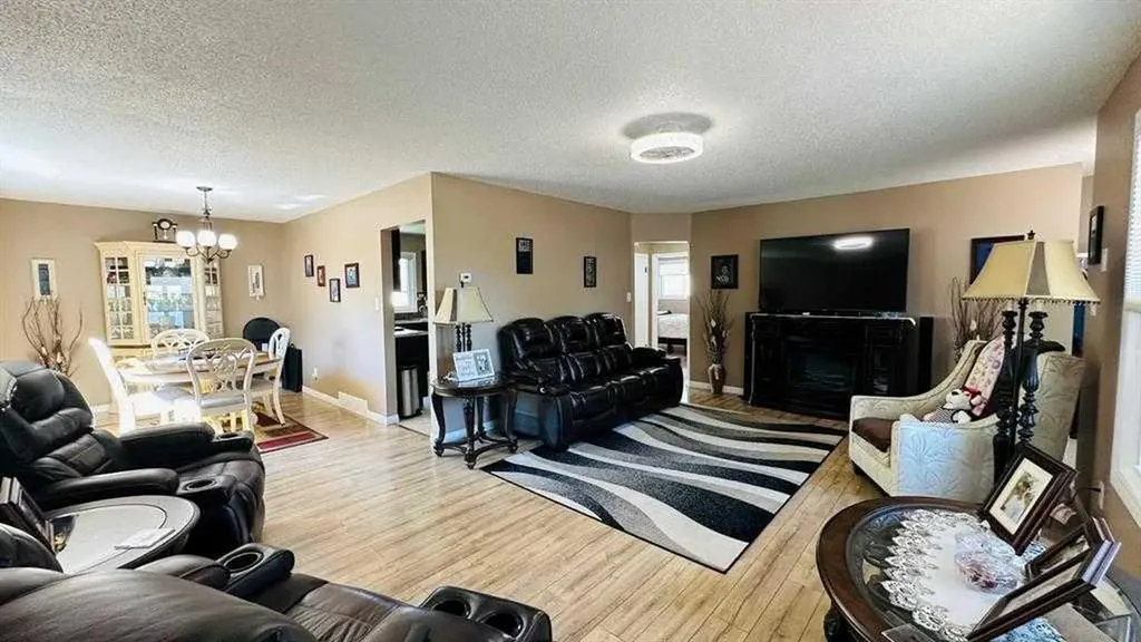 411 8 Street E Drumheller AB T0J 0Y5