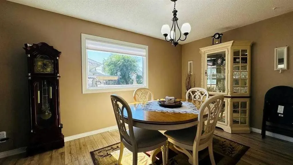 411 8 Street E Drumheller AB T0J 0Y5
