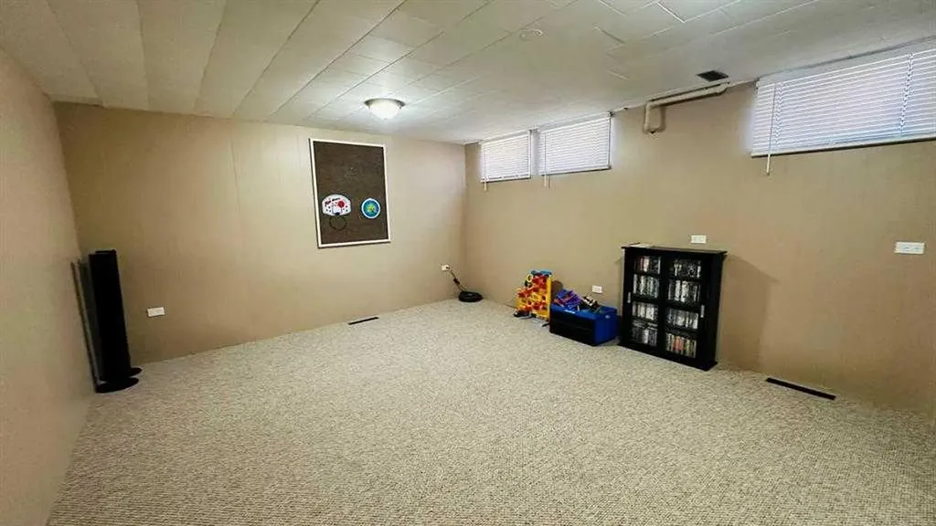 411 8 Street E Drumheller AB T0J 0Y5