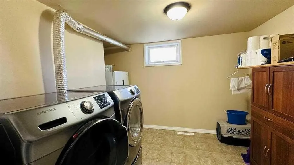 411 8 Street E Drumheller AB T0J 0Y5