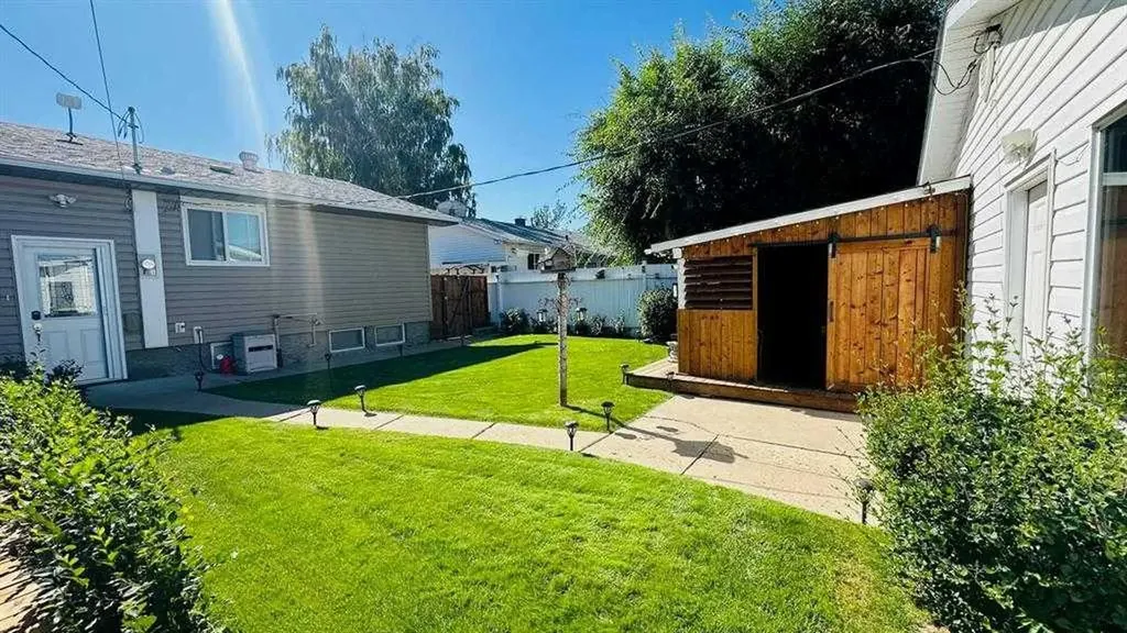 411 8 Street E Drumheller AB T0J 0Y5