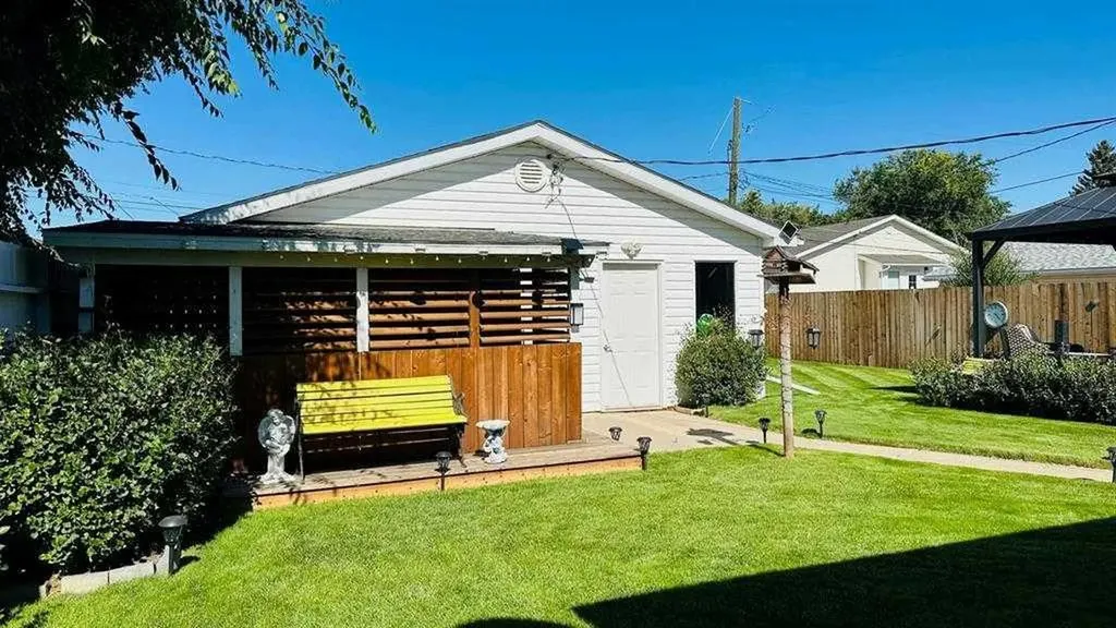 411 8 Street E Drumheller AB T0J 0Y5