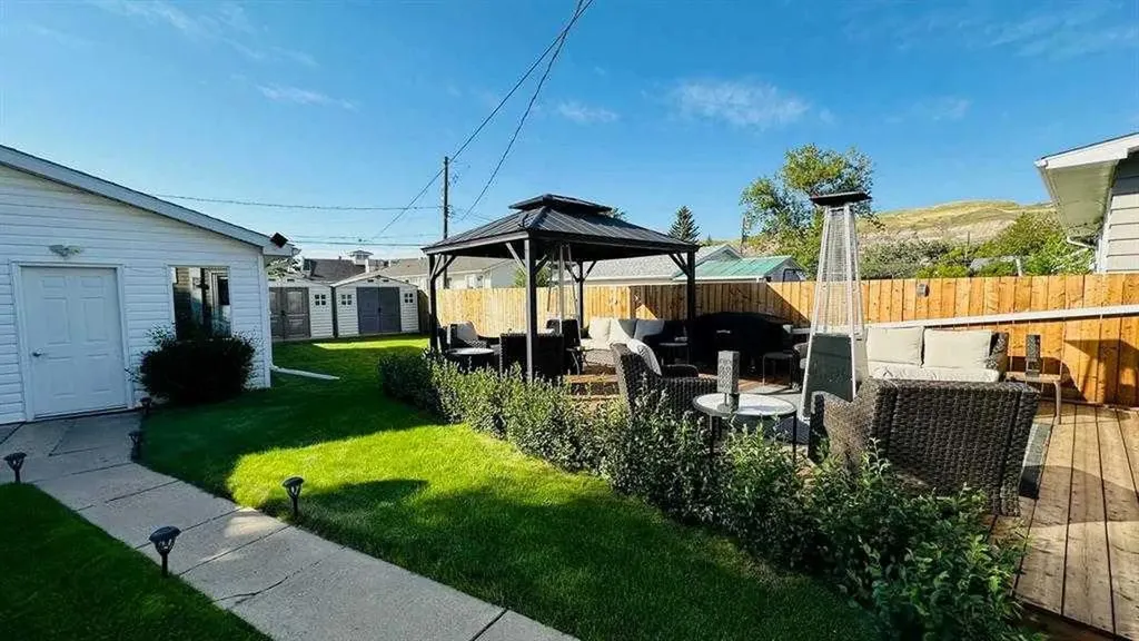 411 8 Street E Drumheller AB T0J 0Y5