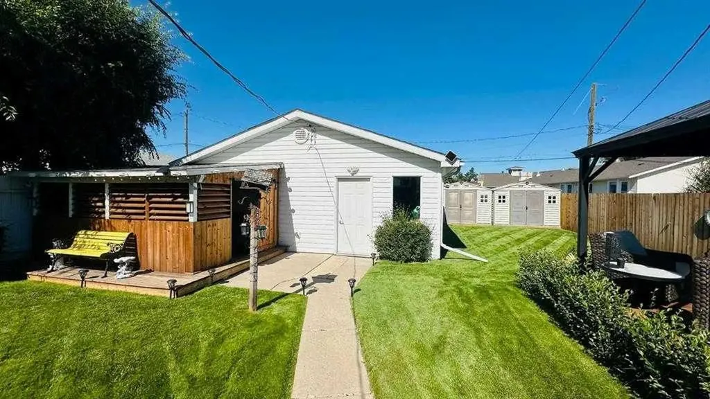 411 8 Street E Drumheller AB T0J 0Y5
