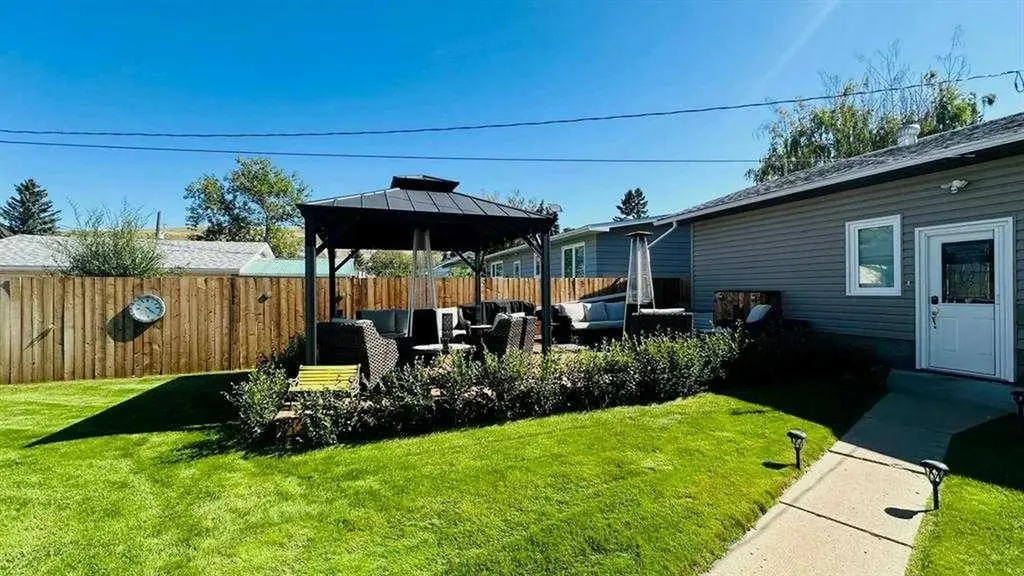 411 8 Street E Drumheller AB T0J 0Y5