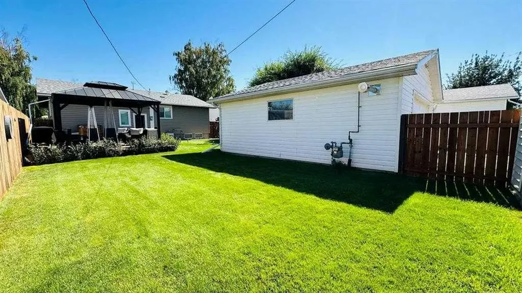 411 8 Street E Drumheller AB T0J 0Y5