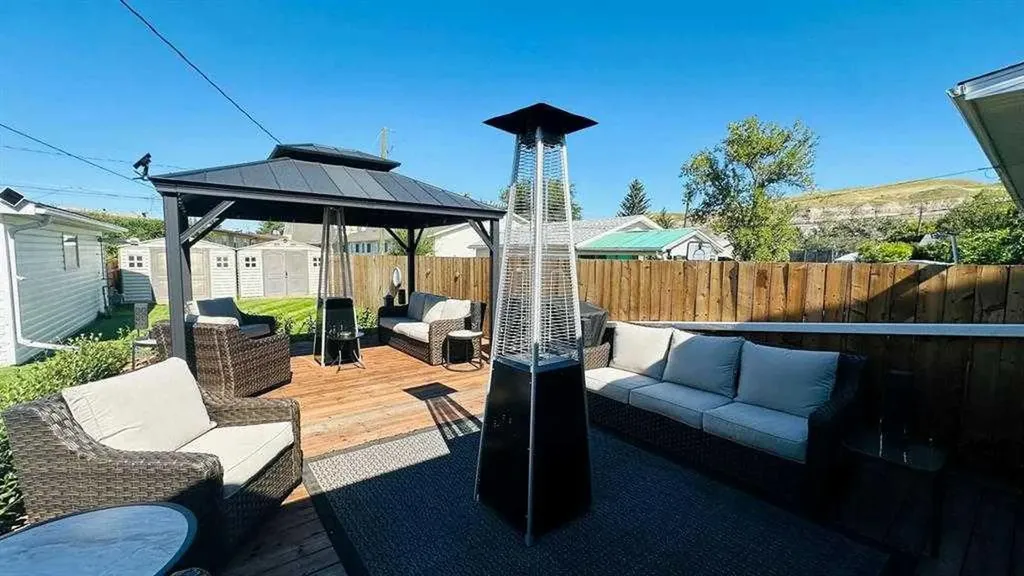 411 8 Street E Drumheller AB T0J 0Y5