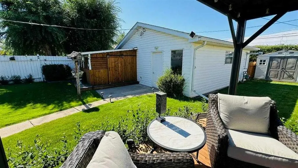 411 8 Street E Drumheller AB T0J 0Y5