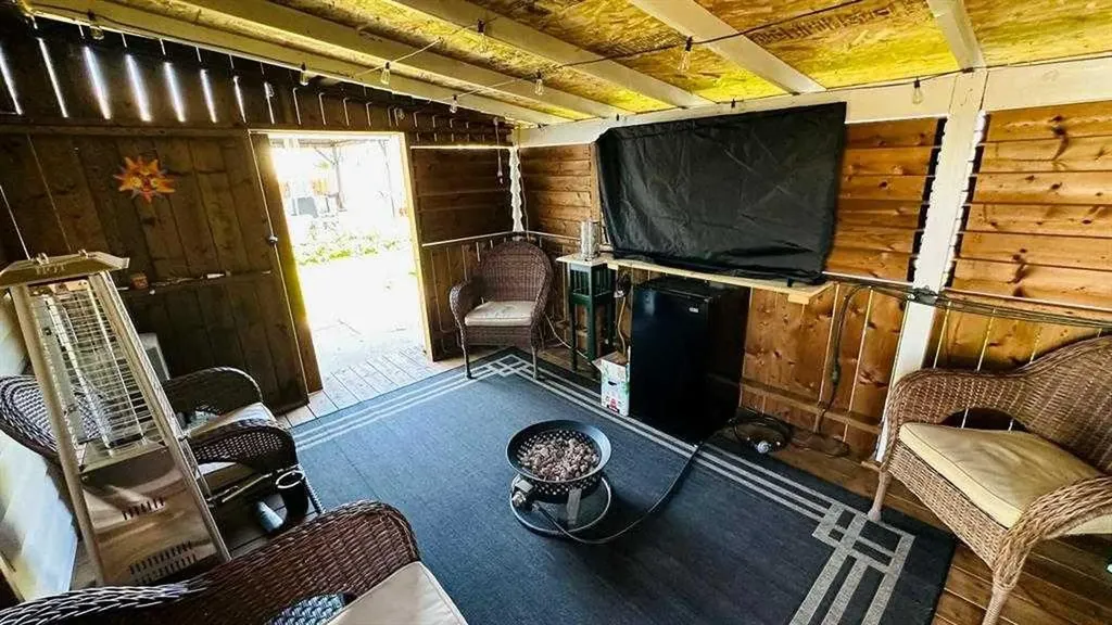 411 8 Street E Drumheller AB T0J 0Y5