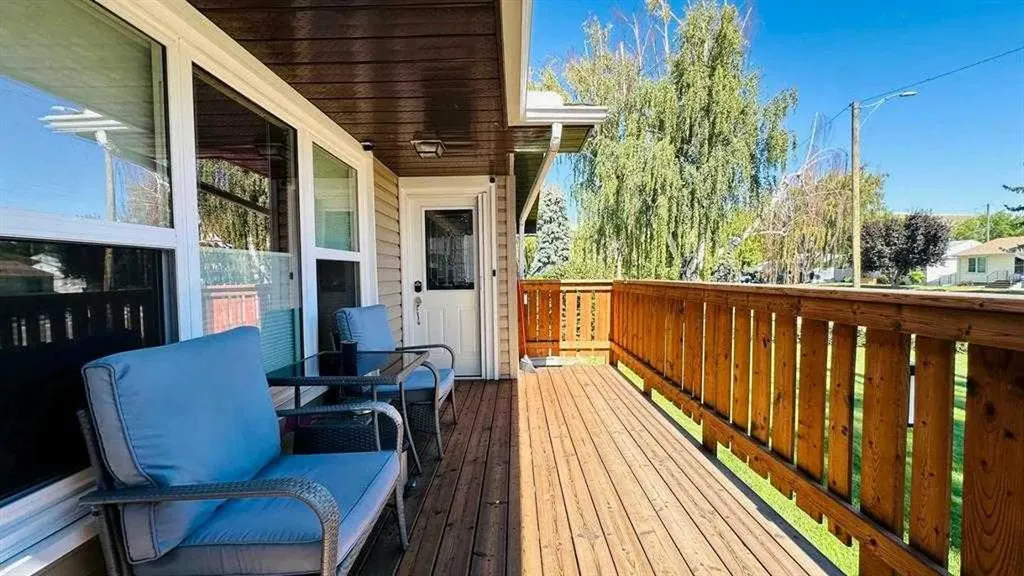 411 8 Street E Drumheller AB T0J 0Y5