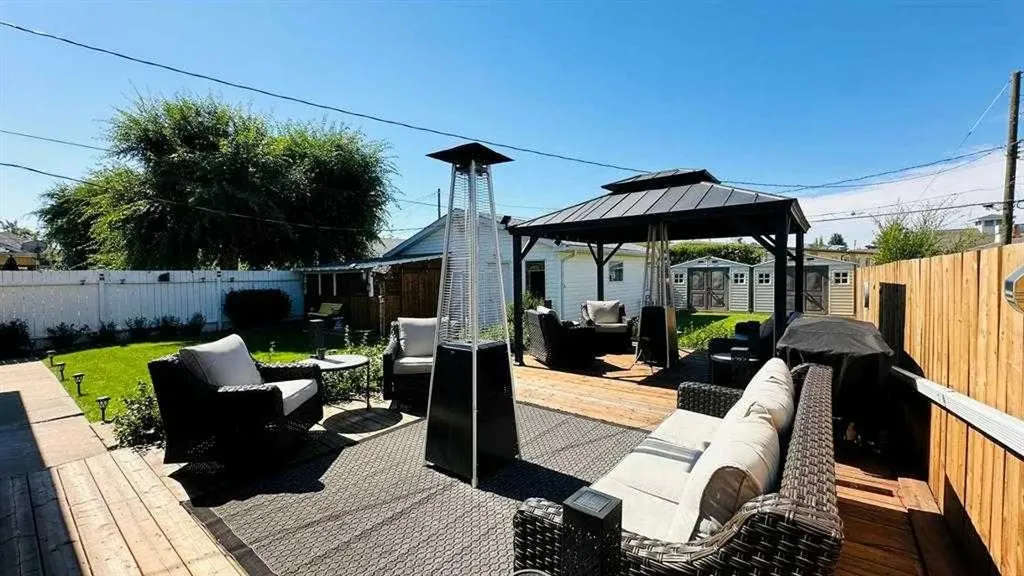 411 8 Street E Drumheller AB T0J 0Y5