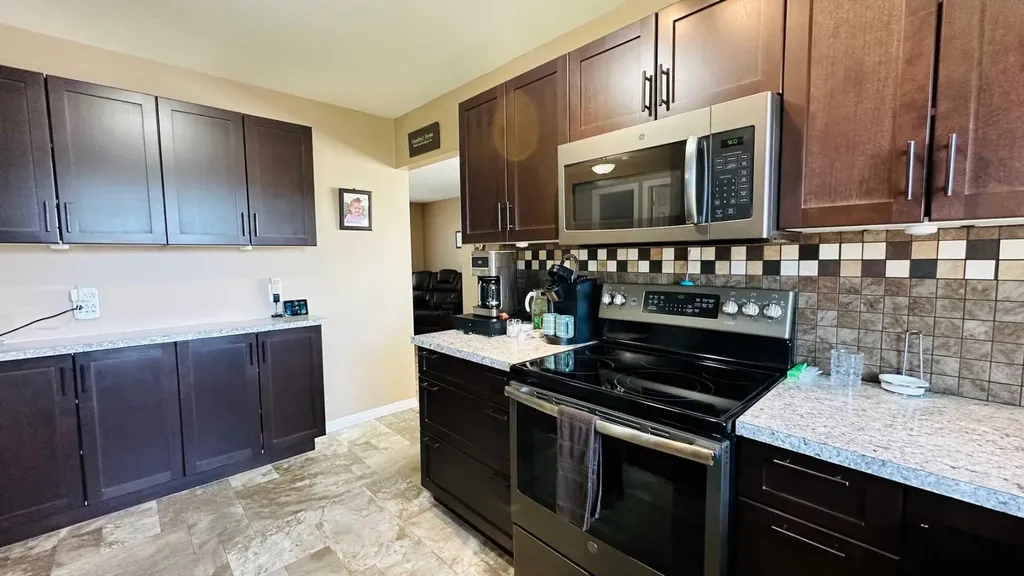 411 8 Street E Drumheller AB T0J 0Y5