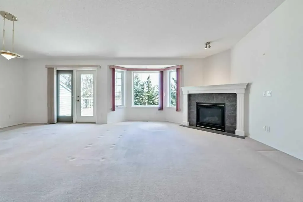 184 Valley Ridge Heights NW Calgary AB T3B 5T3