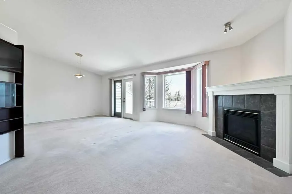 184 Valley Ridge Heights NW Calgary AB T3B 5T3