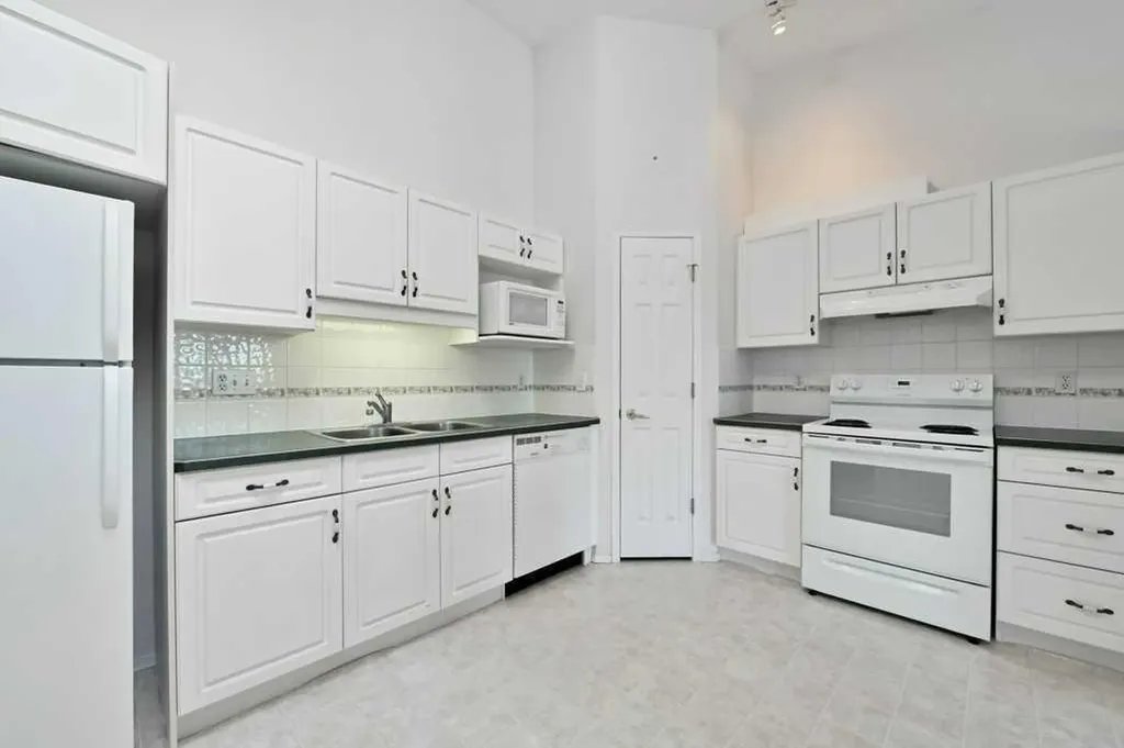 184 Valley Ridge Heights NW Calgary AB T3B 5T3