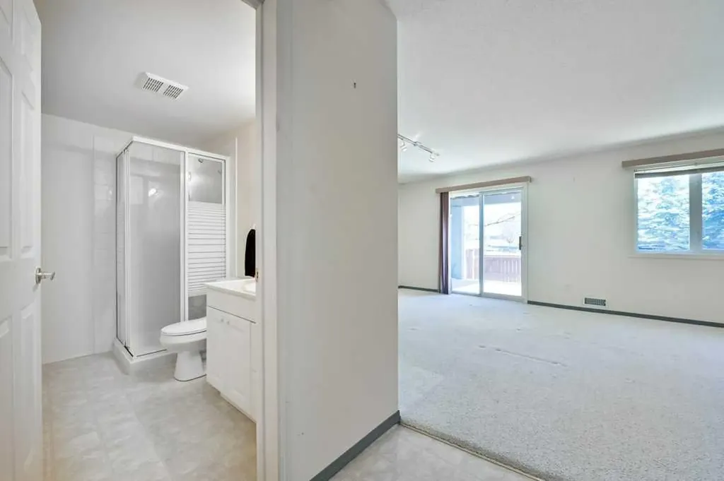 184 Valley Ridge Heights NW Calgary AB T3B 5T3