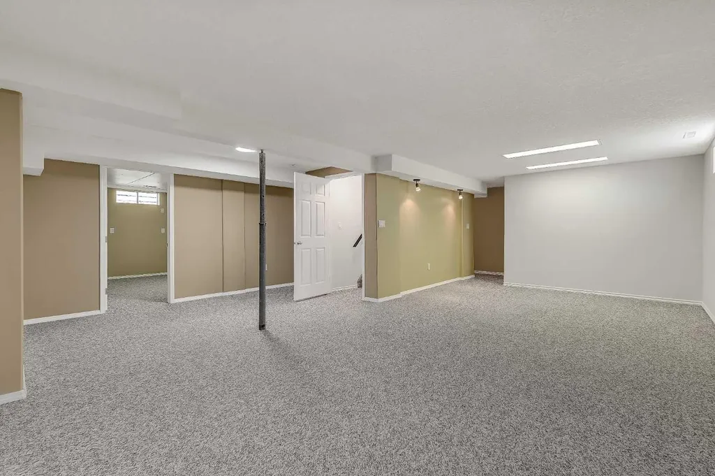 6625 Poplar Drive Grande Prairie AB T8W 1C8