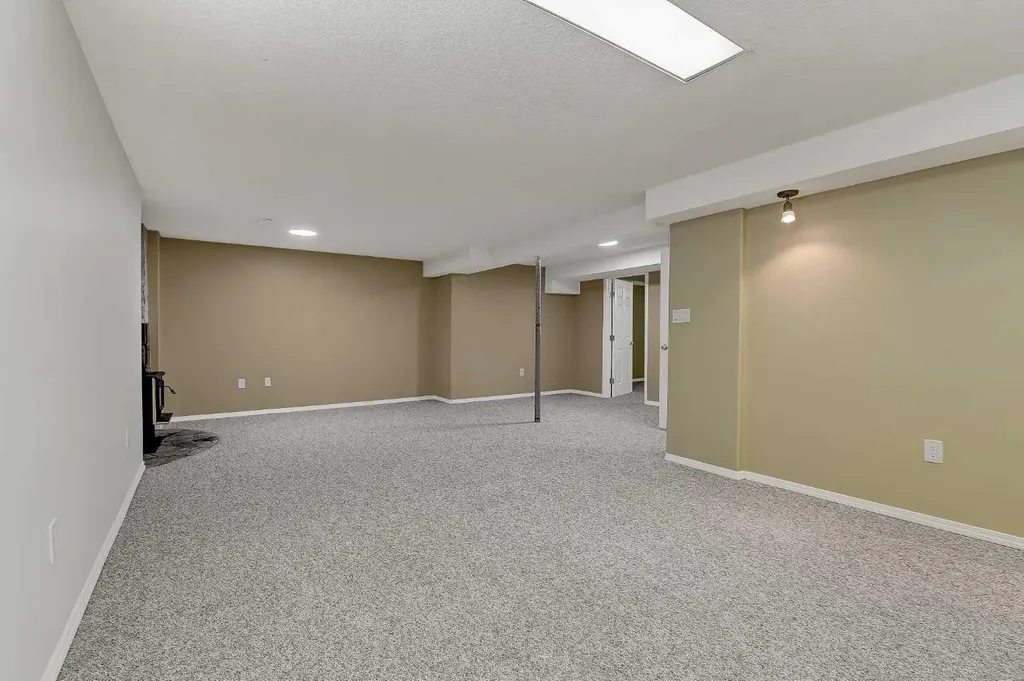 6625 Poplar Drive Grande Prairie AB T8W 1C8