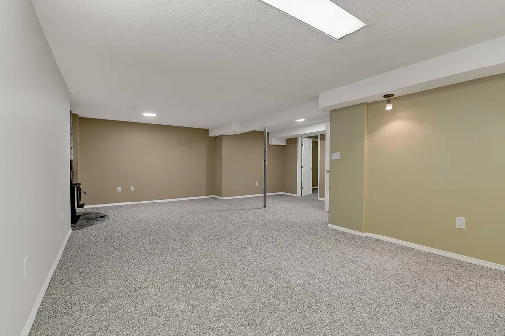 6625 Poplar Drive Grande Prairie AB T8W 1C8