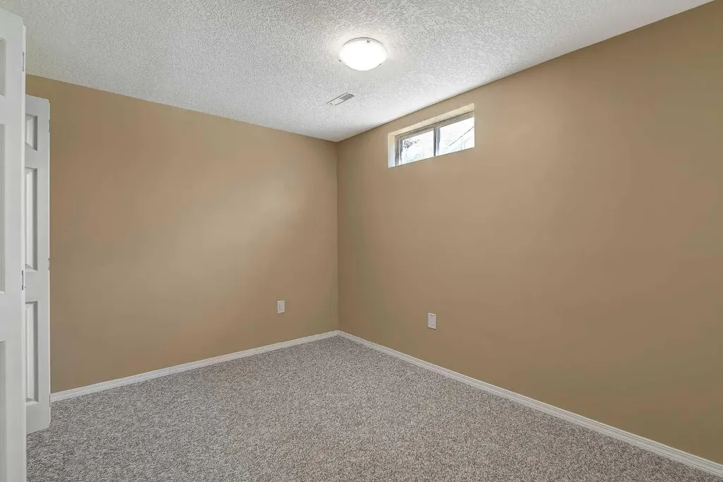 6625 Poplar Drive Grande Prairie AB T8W 1C8