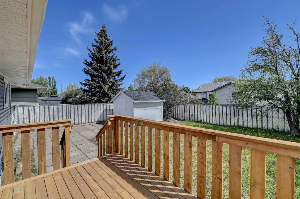 6625 Poplar Drive Grande Prairie AB T8W 1C8