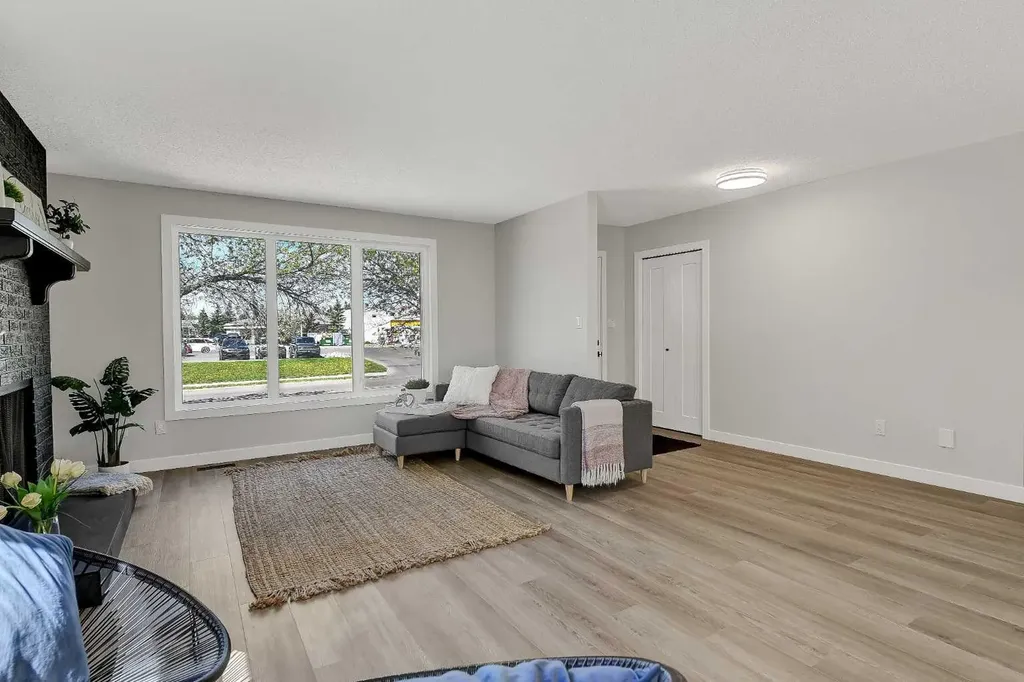 6625 Poplar Drive Grande Prairie AB T8W 1C8