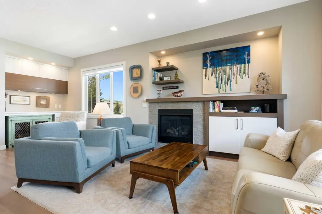 2008 43 Street NW Calgary AB T3B 6E4