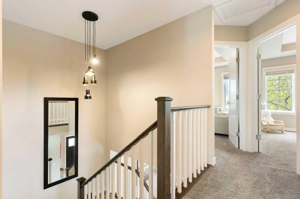 2008 43 Street NW Calgary AB T3B 6E4