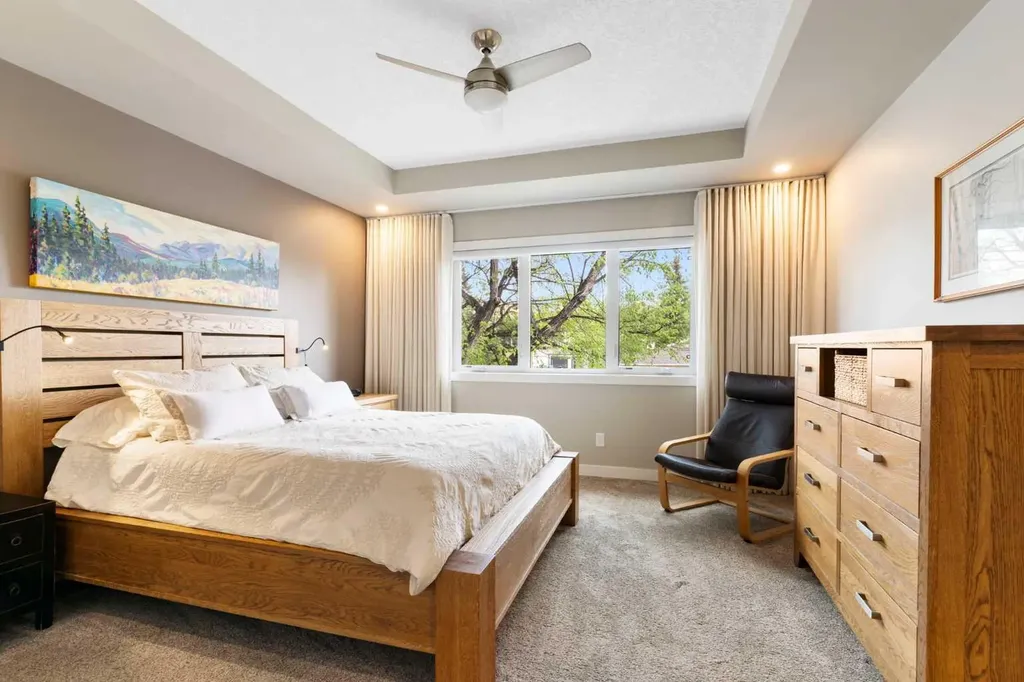 2008 43 Street NW Calgary AB T3B 6E4