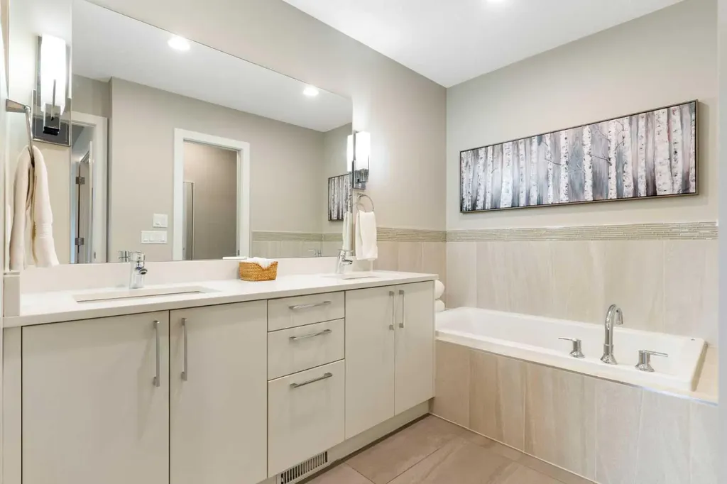 2008 43 Street NW Calgary AB T3B 6E4