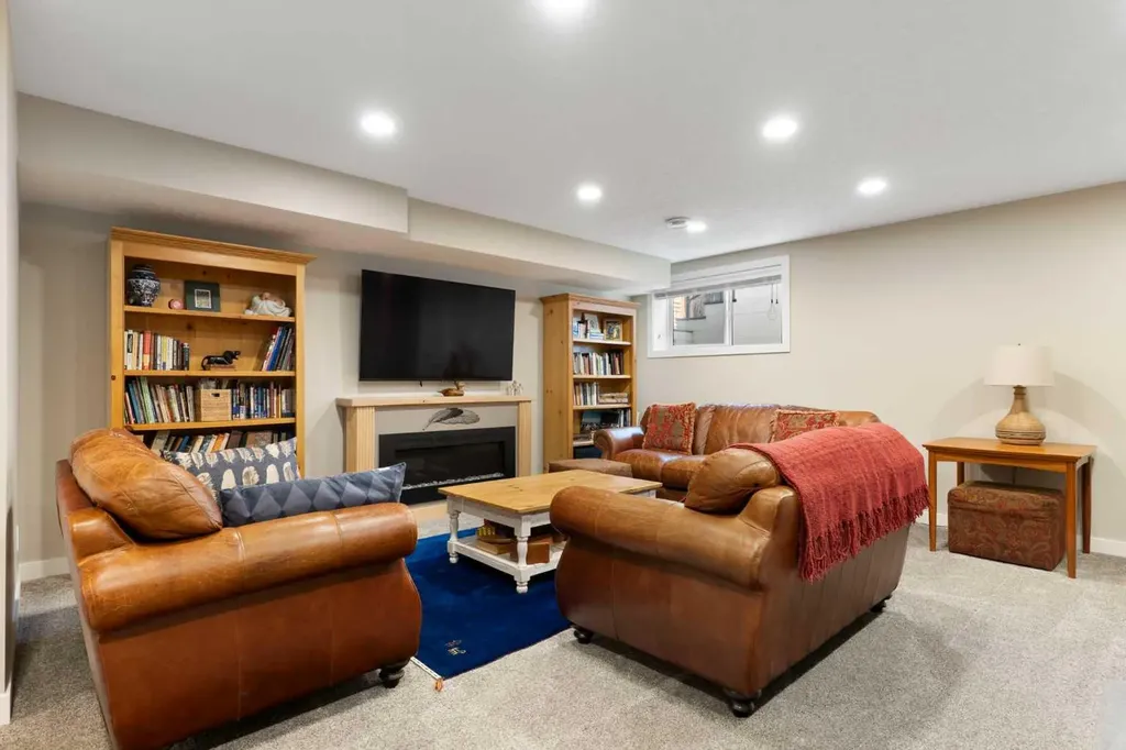 2008 43 Street NW Calgary AB T3B 6E4