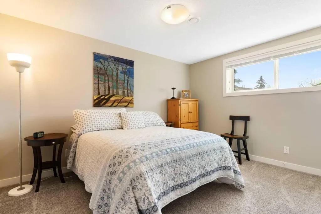 2008 43 Street NW Calgary AB T3B 6E4