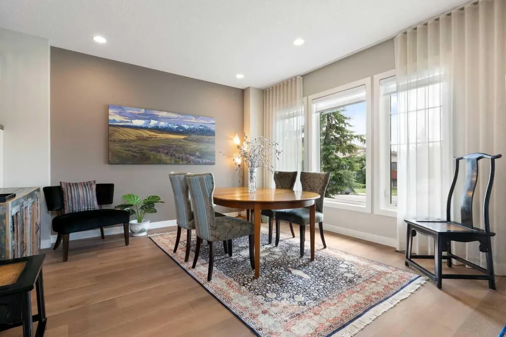 2008 43 Street NW Calgary AB T3B 6E4