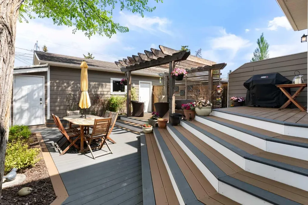2008 43 Street NW Calgary AB T3B 6E4