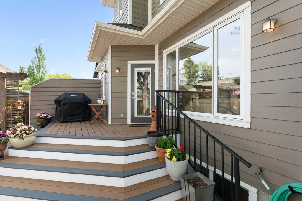 2008 43 Street NW Calgary AB T3B 6E4
