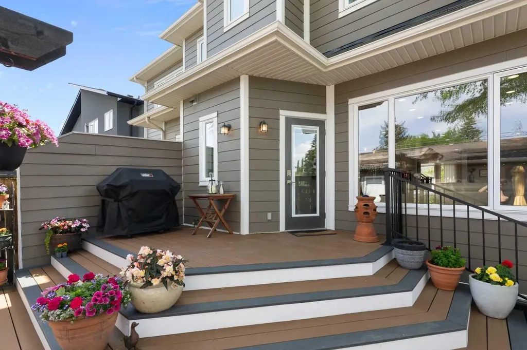 2008 43 Street NW Calgary AB T3B 6E4