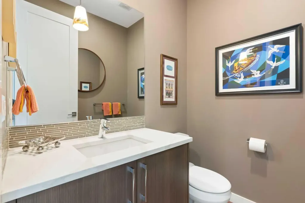 2008 43 Street NW Calgary AB T3B 6E4