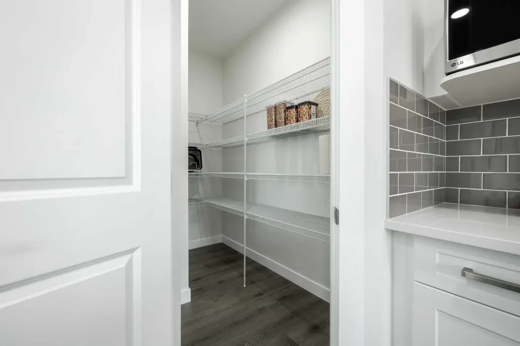 389 Sora Park SE Calgary AB T3S 0V3