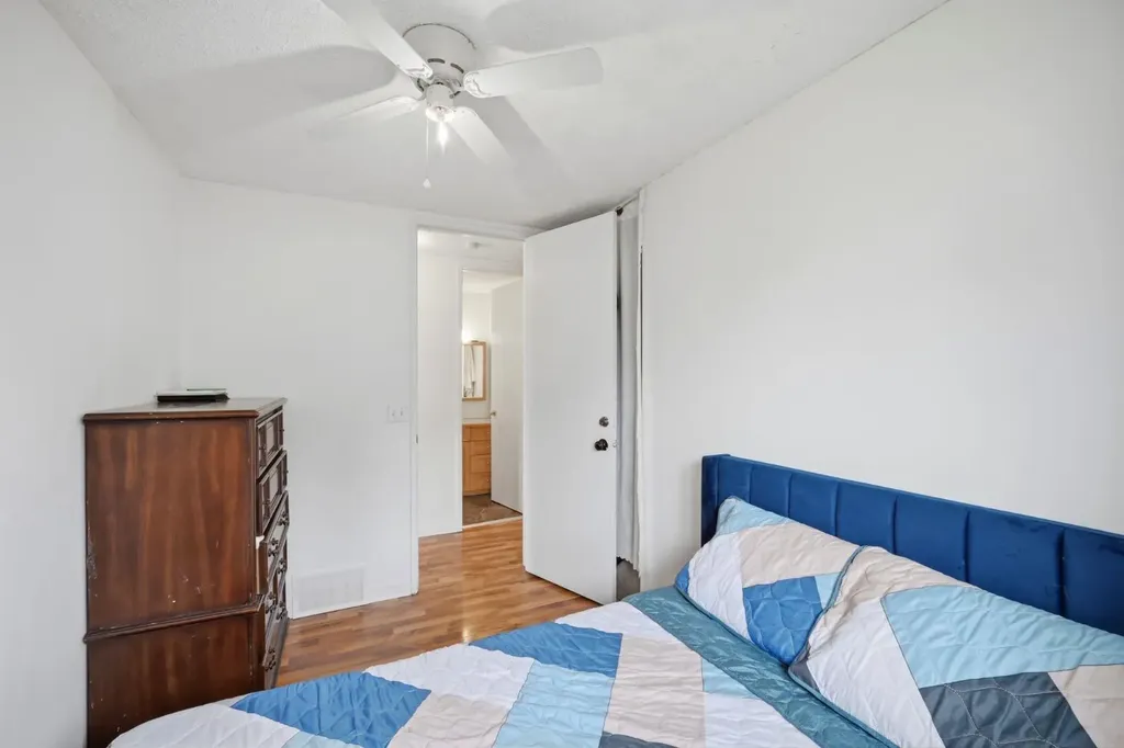 6907 4 Avenue NE Calgary AB T2A 6M1