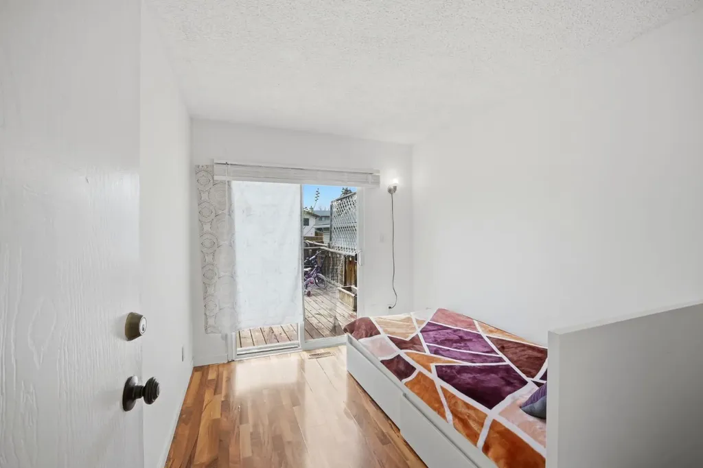 6907 4 Avenue NE Calgary AB T2A 6M1