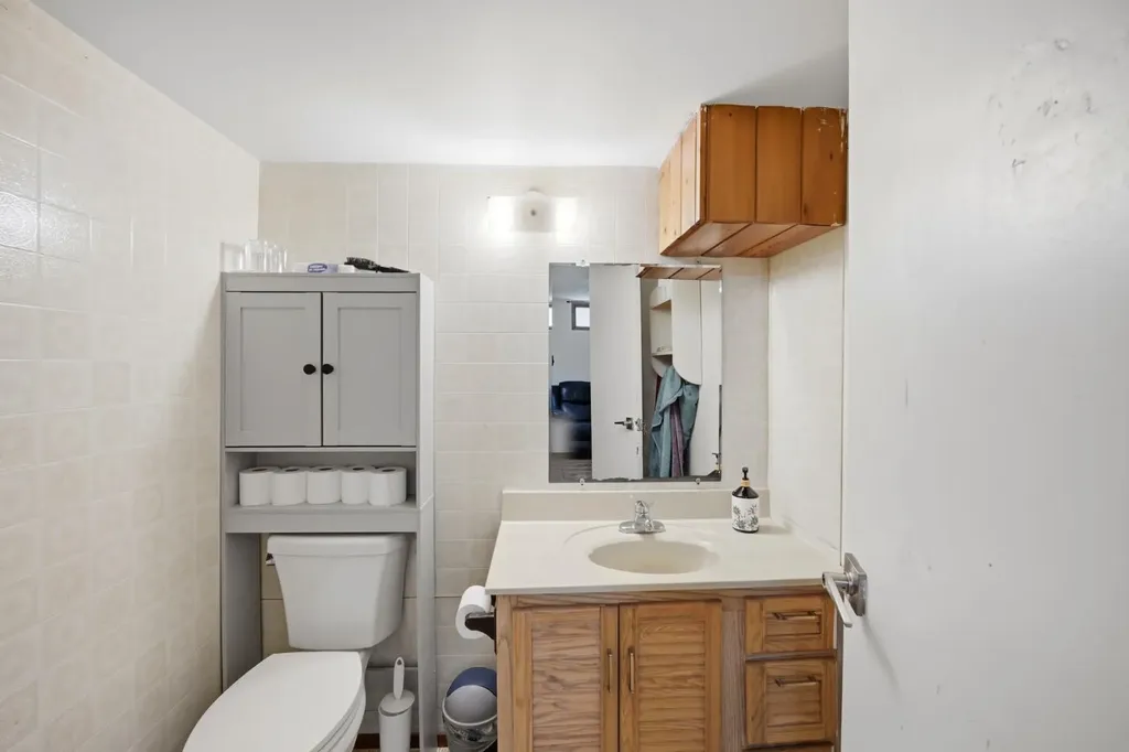 6907 4 Avenue NE Calgary AB T2A 6M1