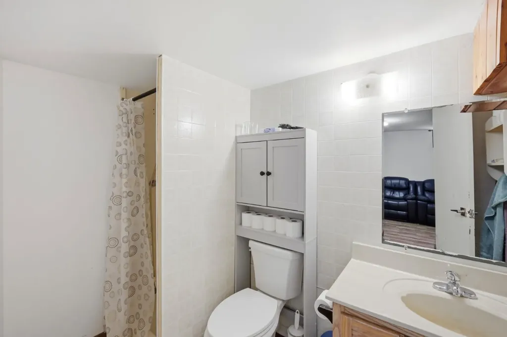 6907 4 Avenue NE Calgary AB T2A 6M1