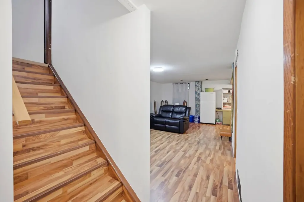 6907 4 Avenue NE Calgary AB T2A 6M1