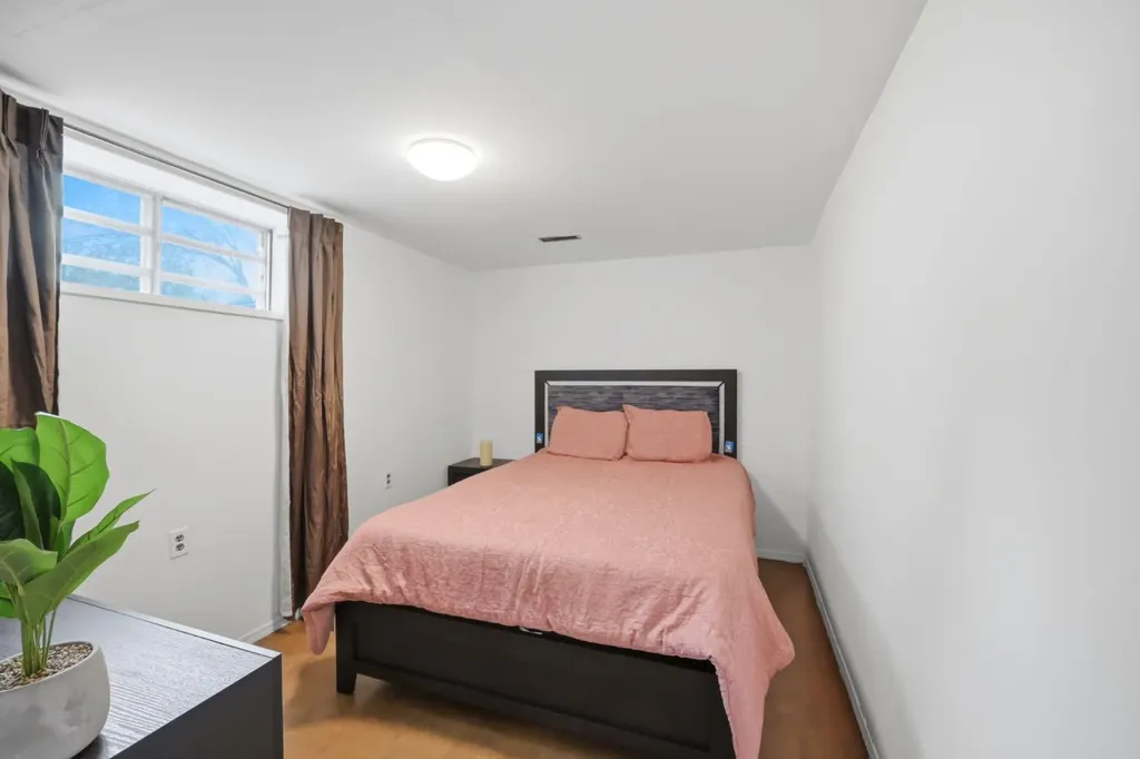 6907 4 Avenue NE Calgary AB T2A 6M1